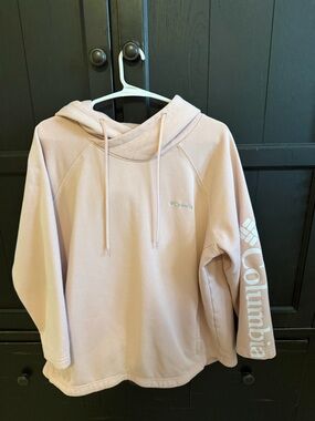 Columbia Women’s Pale Pink Pullover Hoodie with Sleeve Logo